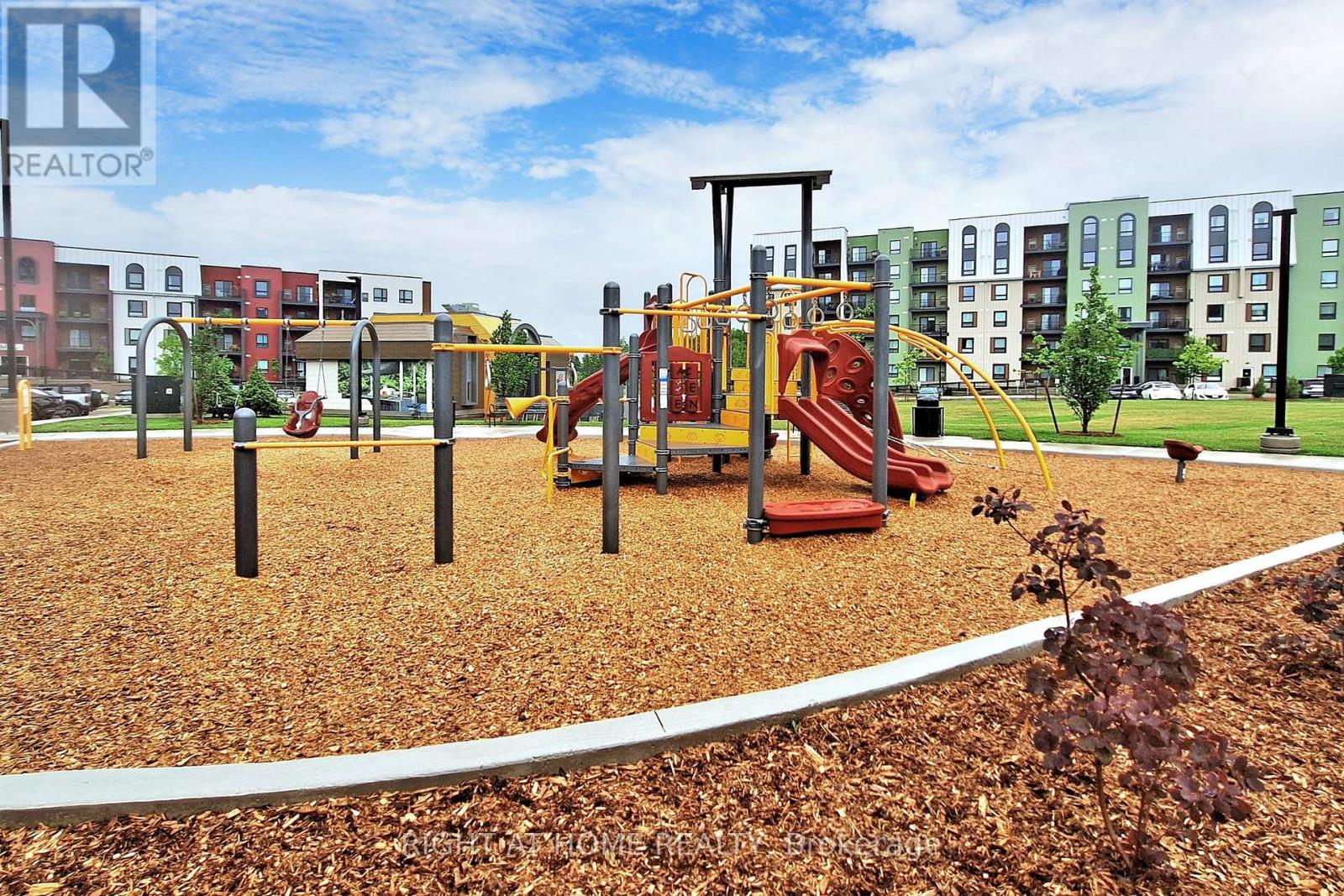 #208 - 4 Spice Way, Barrie, Ontario  L9J 0M2 - Photo 25 - S12825398