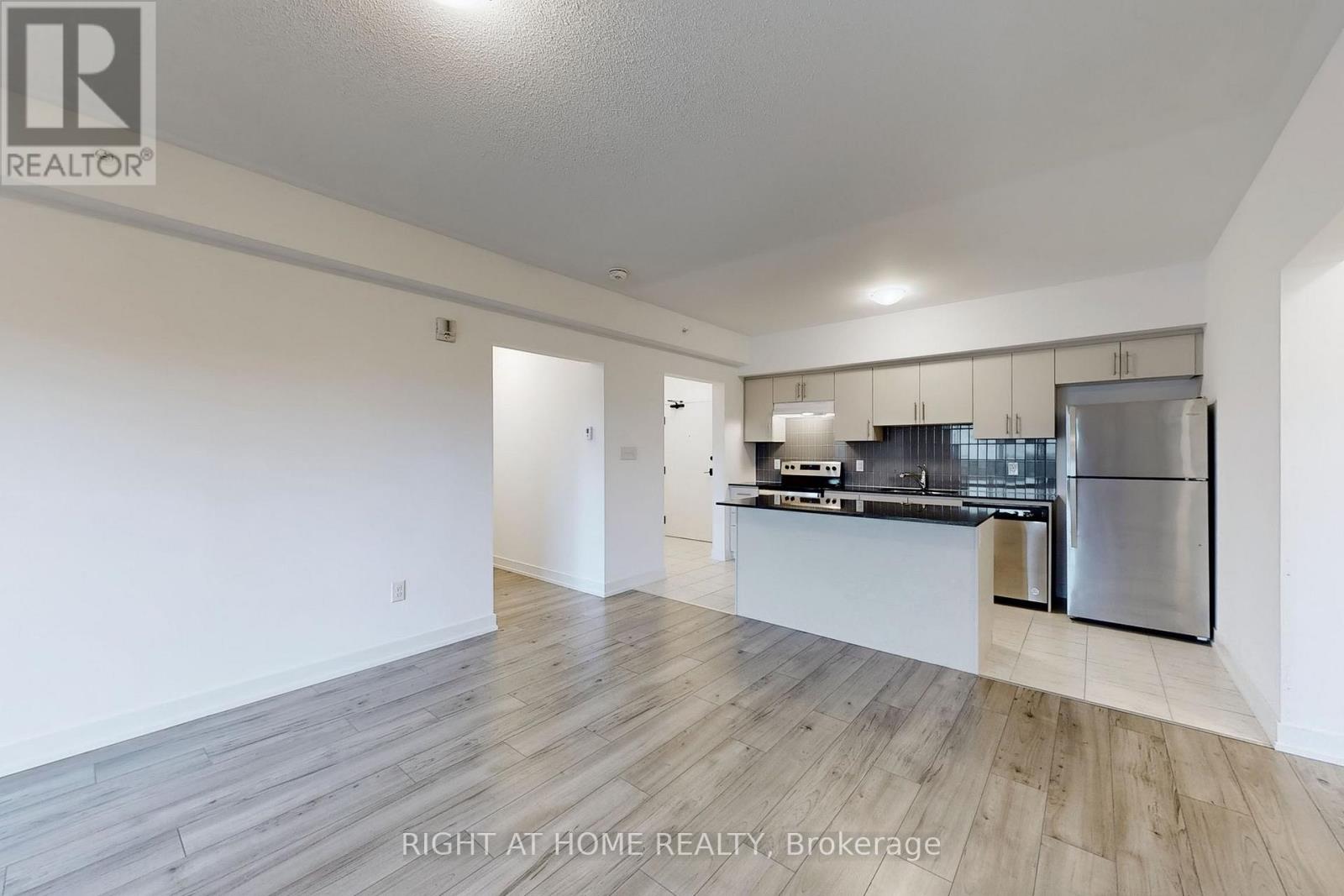 #208 - 4 Spice Way, Barrie, Ontario  L9J 0M2 - Photo 6 - S12825398