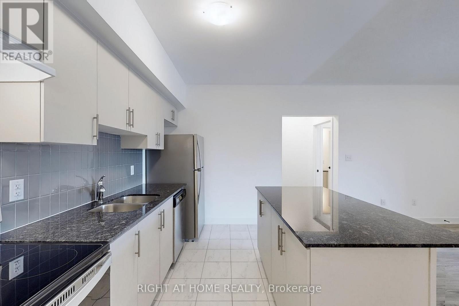 #208 - 4 Spice Way, Barrie, Ontario  L9J 0M2 - Photo 7 - S12825398