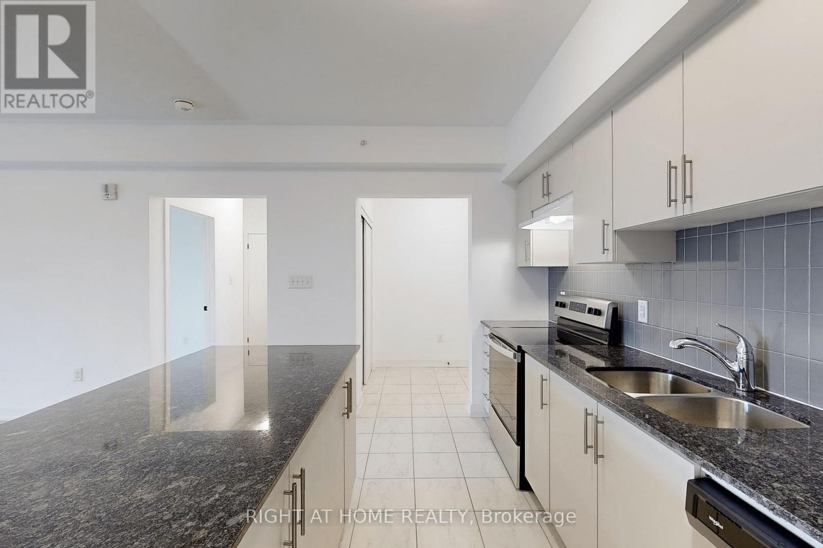 #208 - 4 Spice Way, Barrie, Ontario  L9J 0M2 - Photo 8 - S12825398