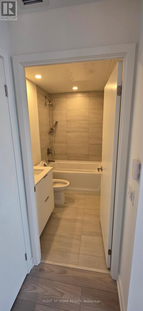 #2007 - 1 Fairview Road E, Mississauga, Ontario  L5A 0B4 - Photo 11 - W12825420