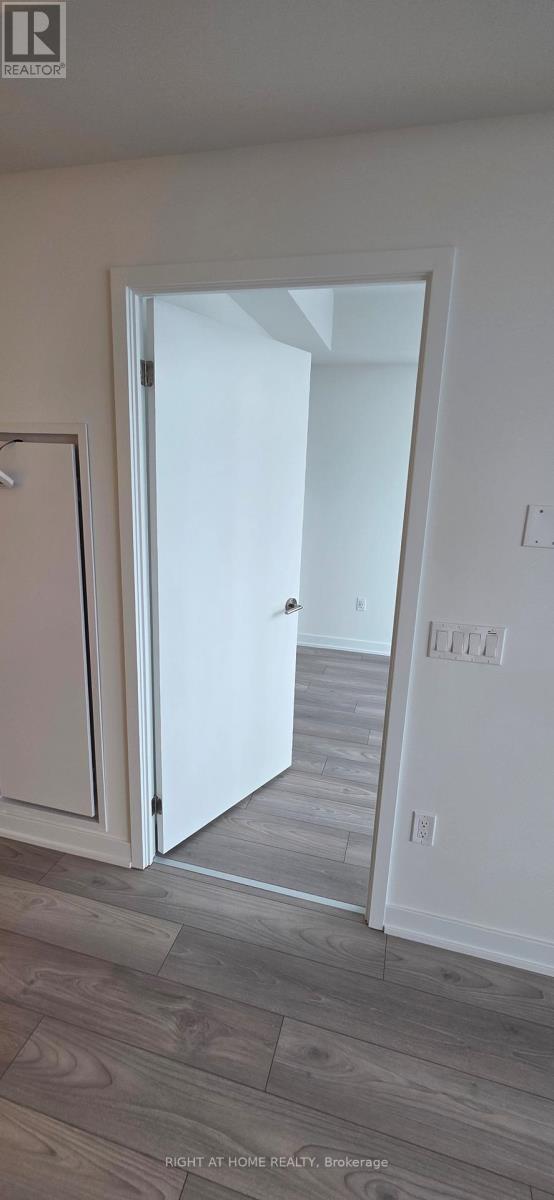 #2007 - 1 Fairview Road E, Mississauga, Ontario  L5A 0B4 - Photo 16 - W12825420