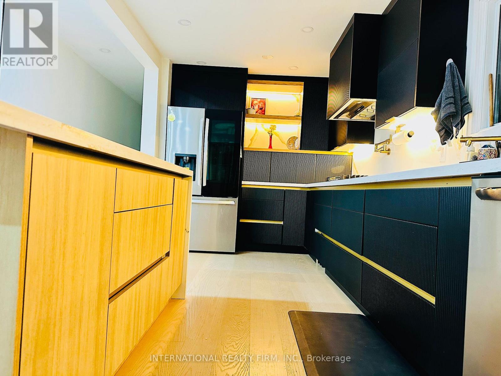 4 Joshua Court, Brampton, Ontario  L6S 3W4 - Photo 4 - W12825422