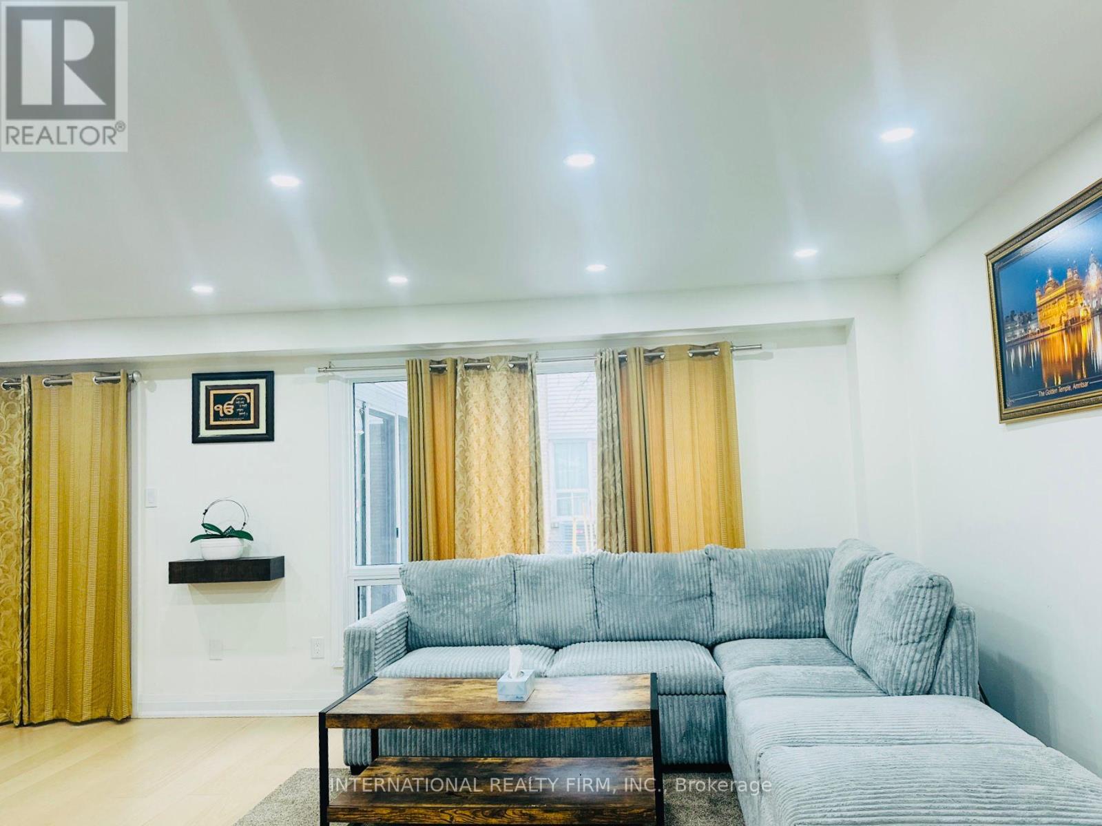 4 Joshua Court, Brampton, Ontario  L6S 3W4 - Photo 7 - W12825422