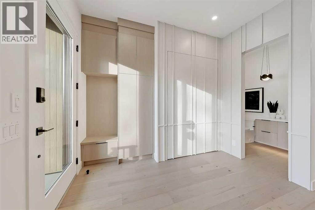 2216 35 Street Sw, Calgary, Alberta T3E 2X8 - Photo 2 - A2286277