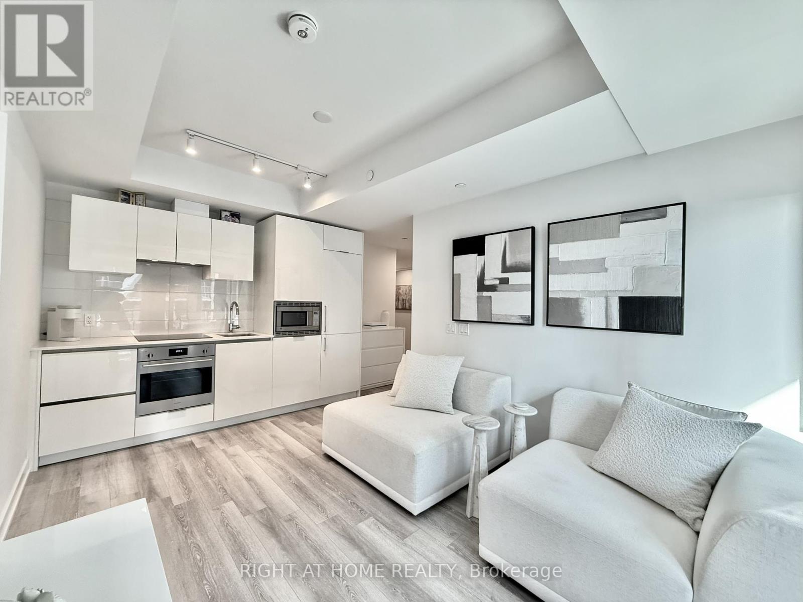 3306 - 238 Simcoe Street, Toronto, Ontario  M5T 0E2 - Photo 5 - C12821532