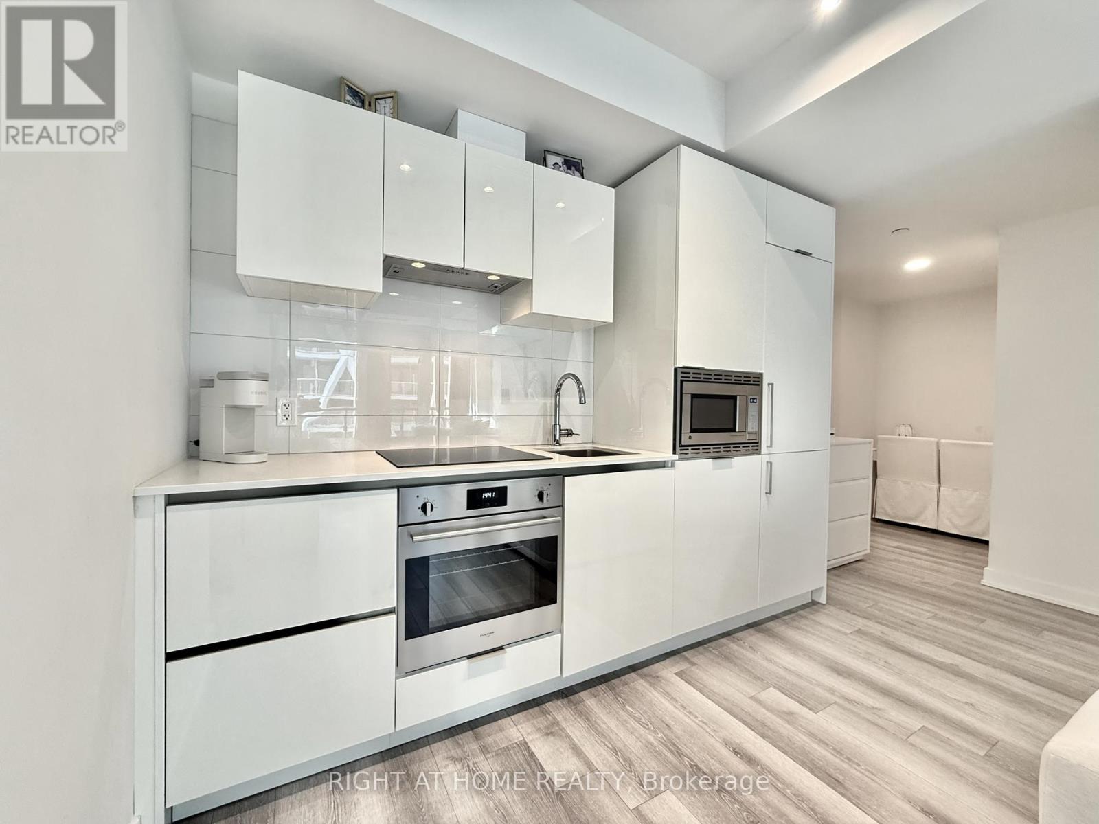 3306 - 238 Simcoe Street, Toronto, Ontario  M5T 0E2 - Photo 6 - C12821532