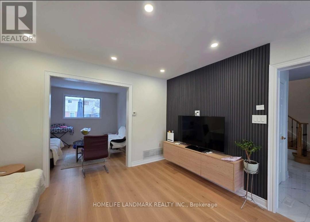 16 Redcastle Crescent, Georgina, Ontario  L4P 3M1 - Photo 4 - N12825414