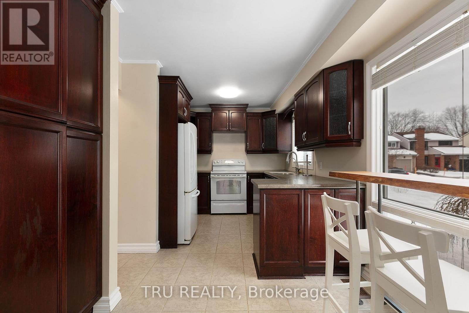 1078 St Emmanuel Terrace, Ottawa, Ontario  K1C 2J7 - Photo 12 - X12686320