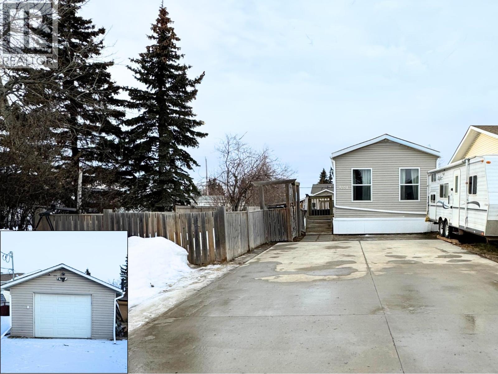 9004 76 Street, Fort St. John, British Columbia  V1J 2Z7 - Photo 1 - R3089380