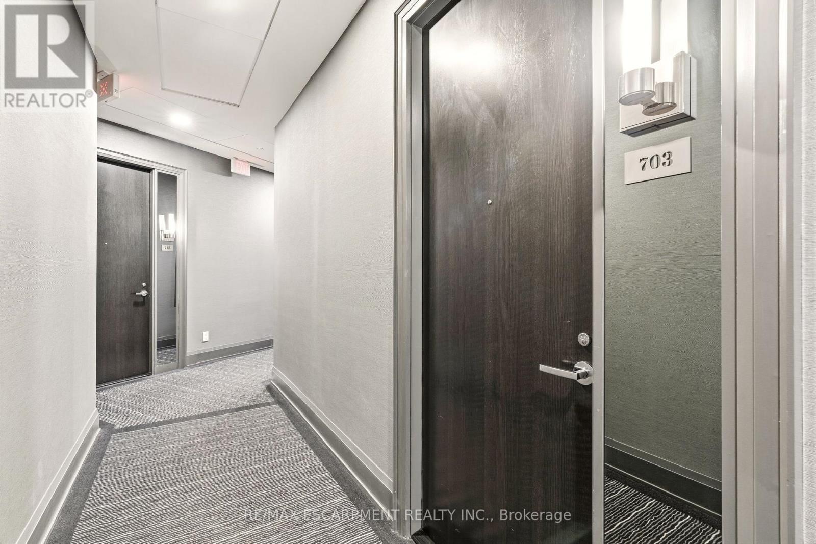 703 - 11 Bronte Road, Oakville, Ontario  L6L 0E1 - Photo 5 - W12825436
