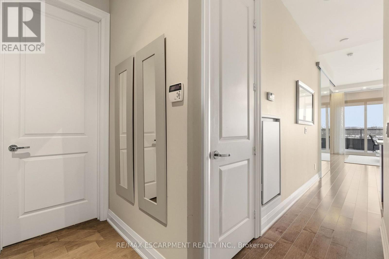 703 - 11 Bronte Road, Oakville, Ontario  L6L 0E1 - Photo 7 - W12825436