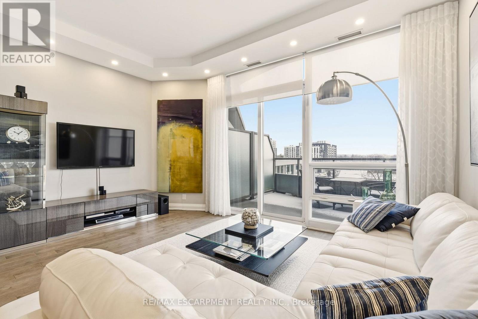 703 - 11 Bronte Road, Oakville, Ontario  L6L 0E1 - Photo 9 - W12825436