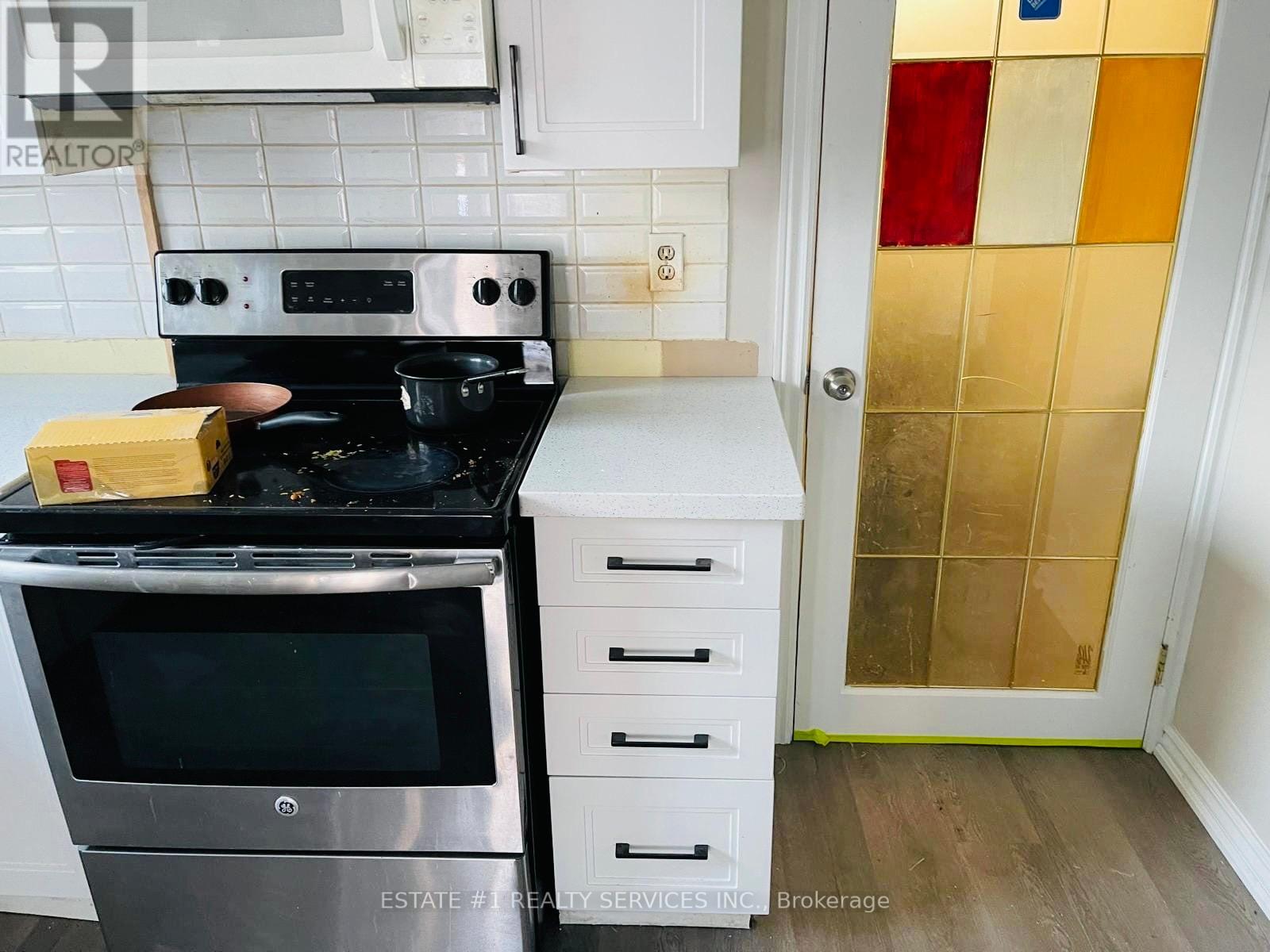 116 Addington Crescent, Brampton, Ontario  L6T 2R5 - Photo 4 - W12825450