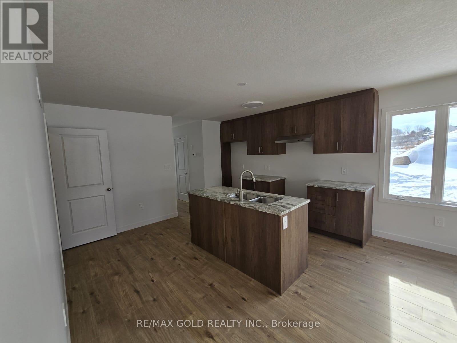 14 Red Oak Common, Cambridge, Ontario  N1S 0G3 - Photo 3 - X12825412