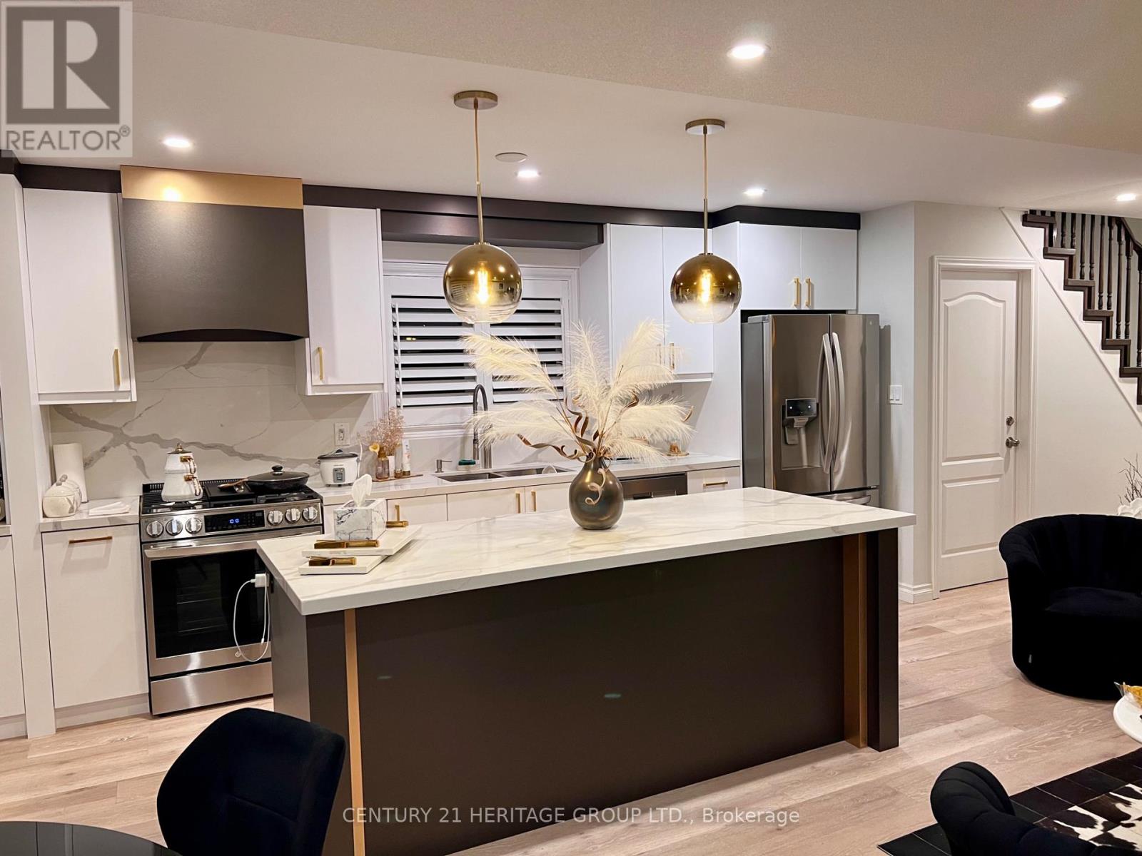 58 Russel Drive, Bradford West Gwillimbury, Ontario  L3Z 0M9 - Photo 3 - N12825090