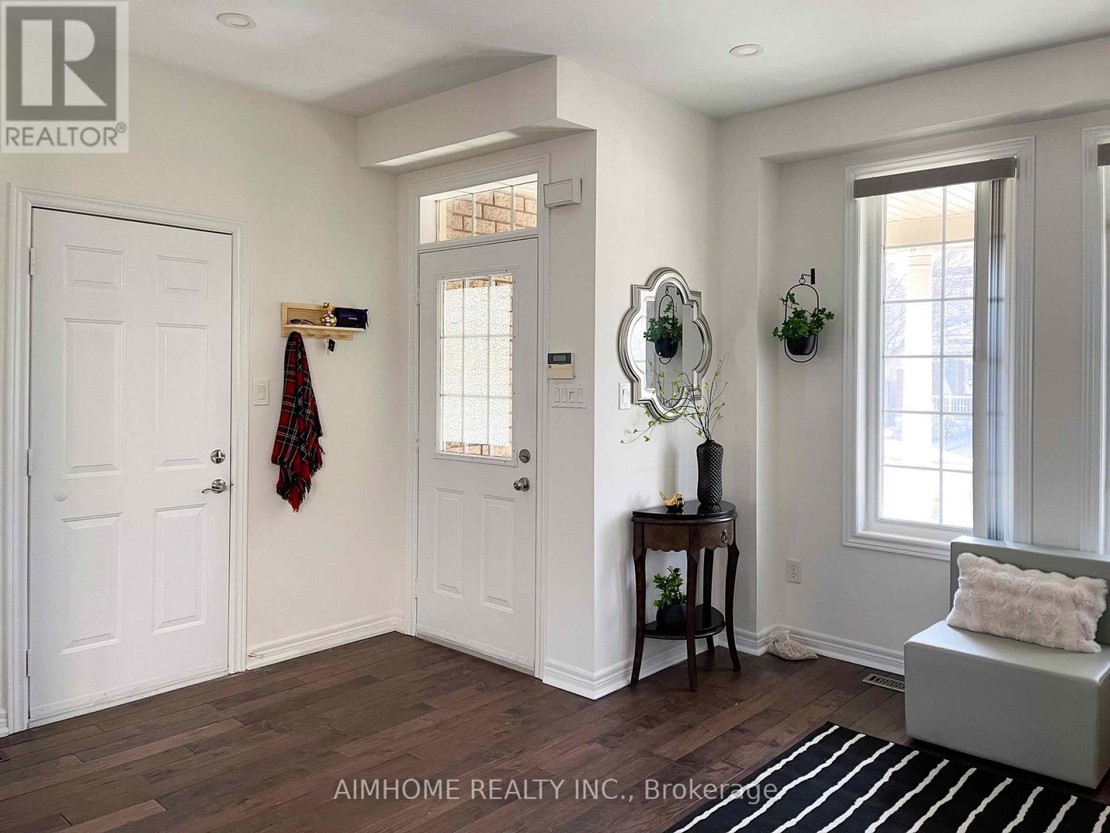 101 Grand Oak Drive E, Richmond Hill, Ontario  L4E 4A1 - Photo 2 - N12825476