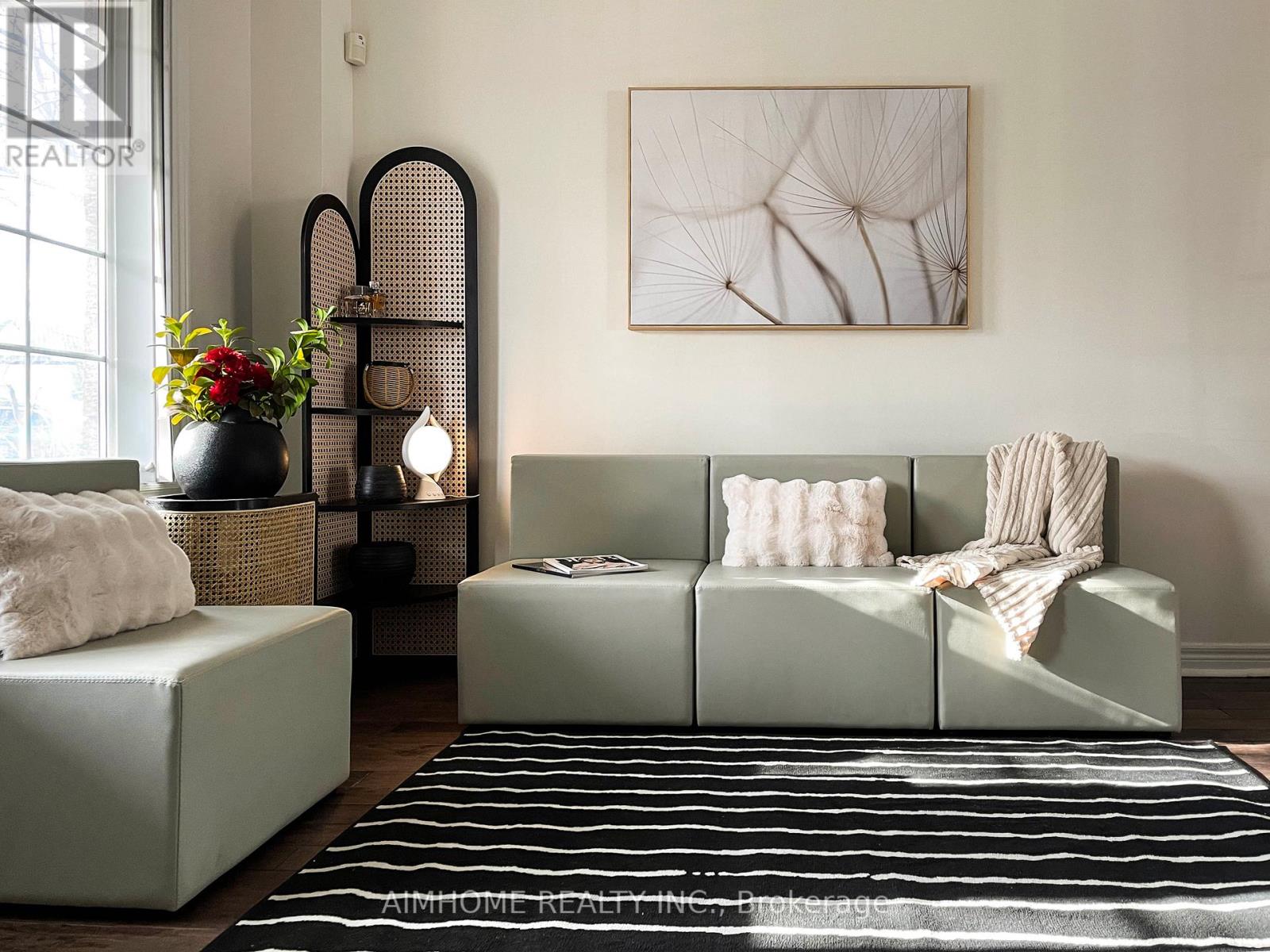 101 Grand Oak Drive E, Richmond Hill, Ontario  L4E 4A1 - Photo 3 - N12825476