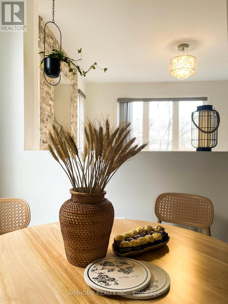 101 Grand Oak Drive E, Richmond Hill, Ontario  L4E 4A1 - Photo 9 - N12825476