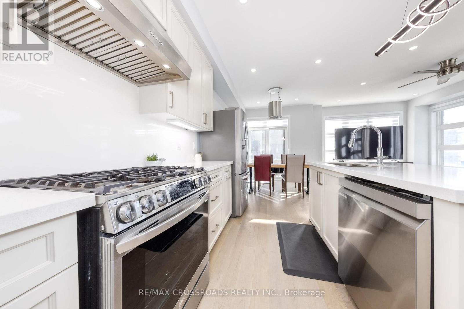 15 Percy Rye Avenue, Markham, Ontario  L6C 3K1 - Photo 11 - N12825512