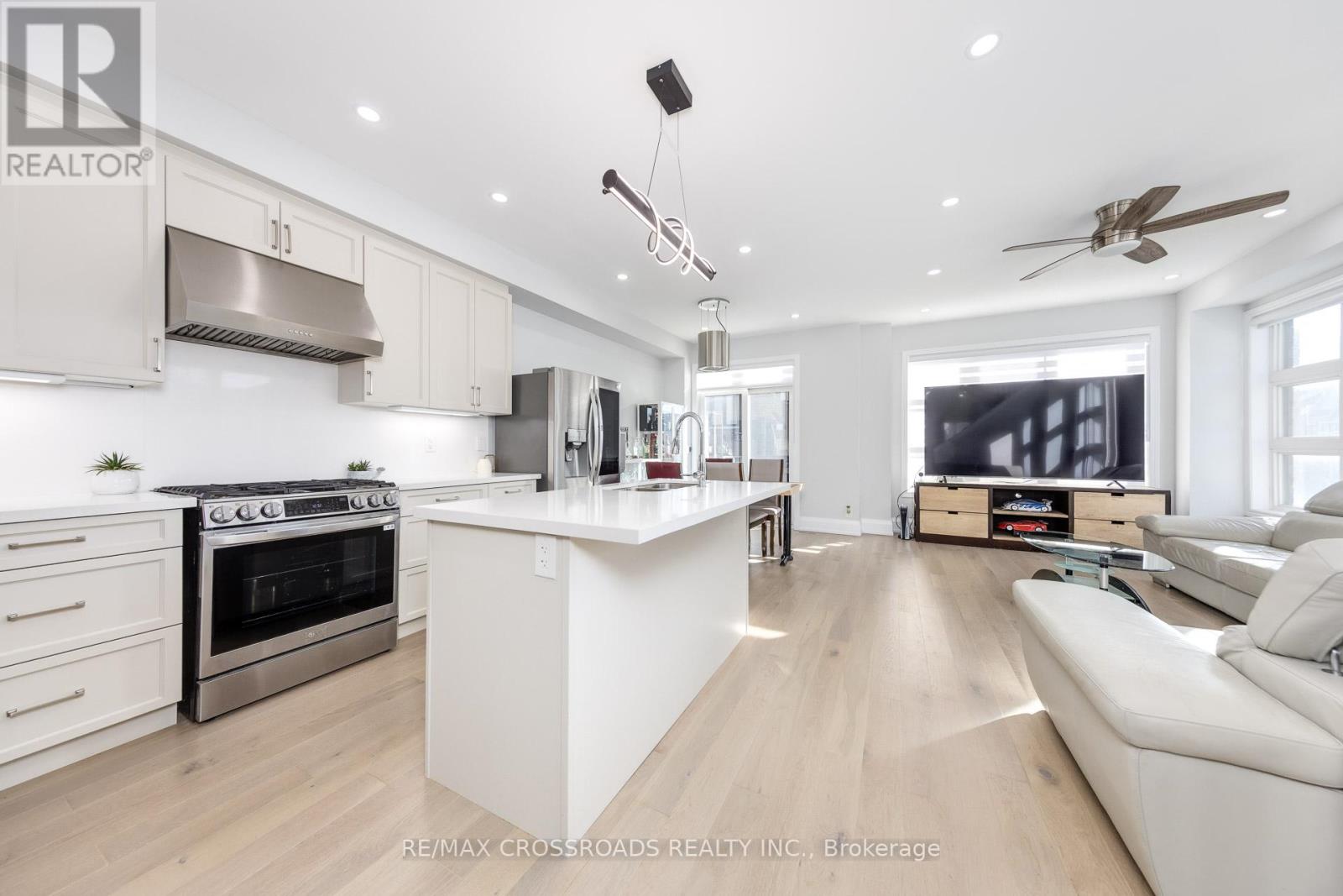 15 Percy Rye Avenue, Markham, Ontario  L6C 3K1 - Photo 8 - N12825512