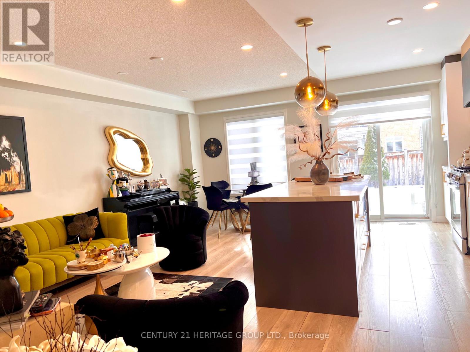 58 Russel Drive, Bradford West Gwillimbury, Ontario  L3Z 0M9 - Photo 4 - N12825090