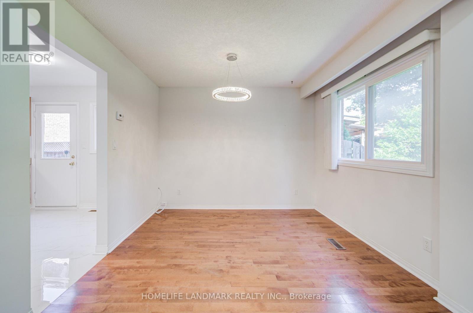 319 HILLSIDE DRIVE, Mississauga, Ontario