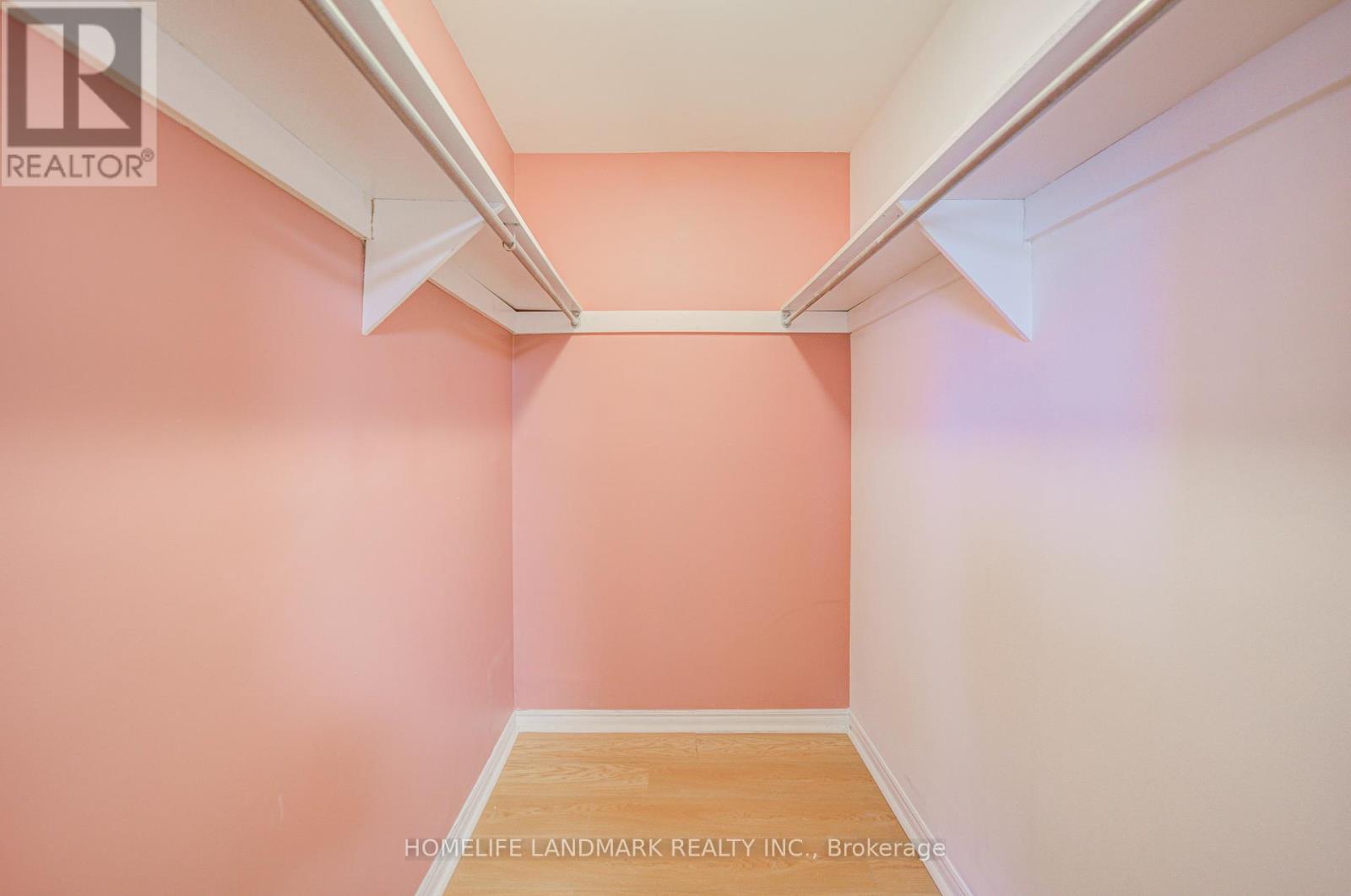 319 Hillside Drive, Mississauga, Ontario  L5M 2N3 - Photo 11 - W12825484