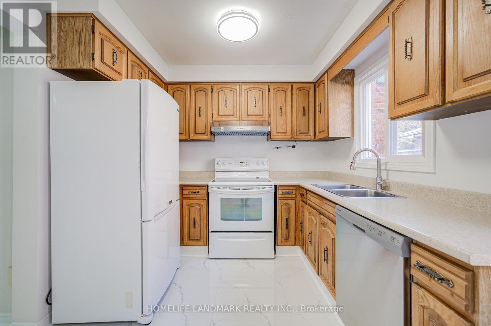 319 Hillside Drive, Mississauga, Ontario  L5M 2N3 - Photo 21 - W12825484