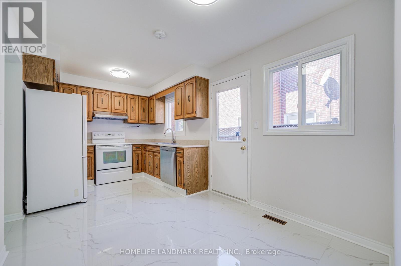 319 Hillside Drive, Mississauga, Ontario  L5M 2N3 - Photo 22 - W12825484