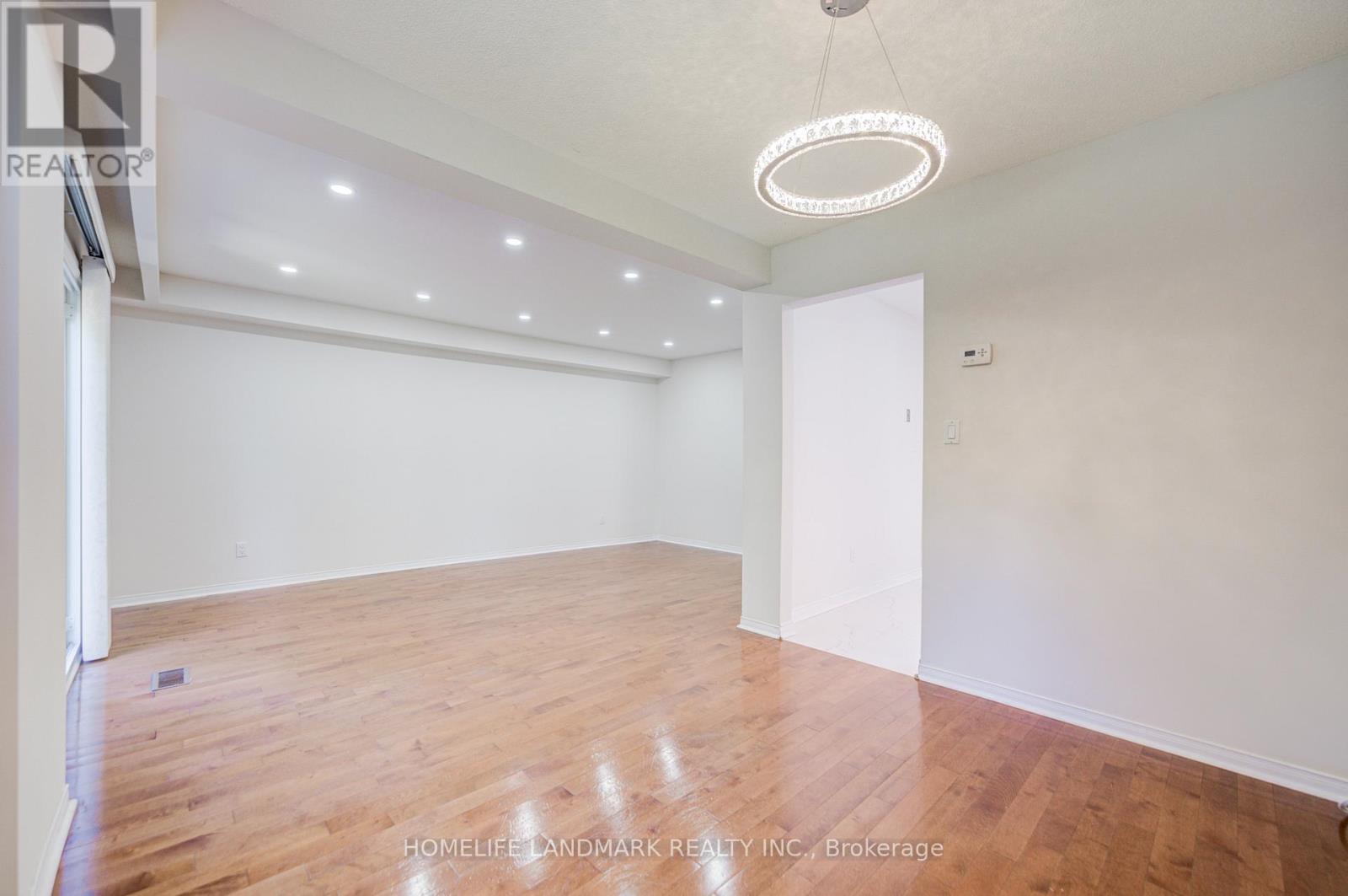 319 Hillside Drive, Mississauga, Ontario  L5M 2N3 - Photo 23 - W12825484