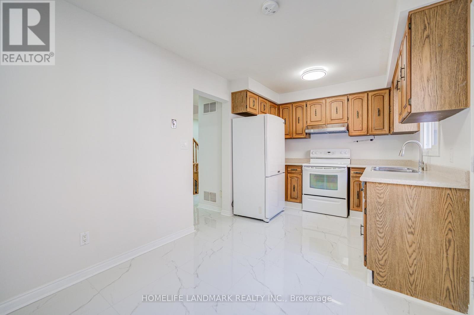 319 Hillside Drive, Mississauga, Ontario  L5M 2N3 - Photo 24 - W12825484