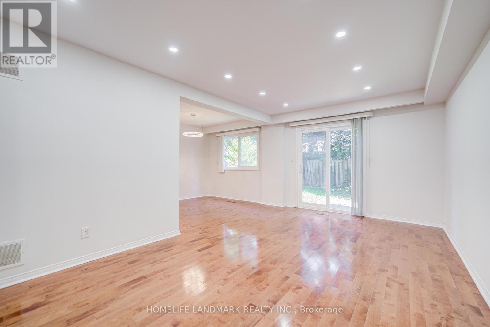 319 Hillside Drive, Mississauga, Ontario  L5M 2N3 - Photo 28 - W12825484