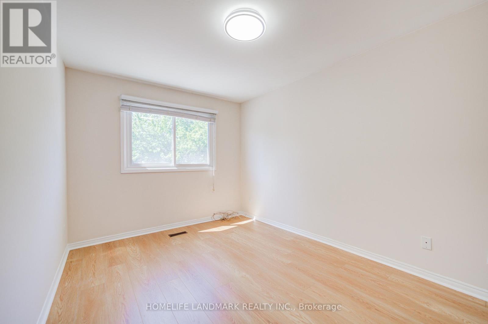 319 Hillside Drive, Mississauga, Ontario  L5M 2N3 - Photo 6 - W12825484