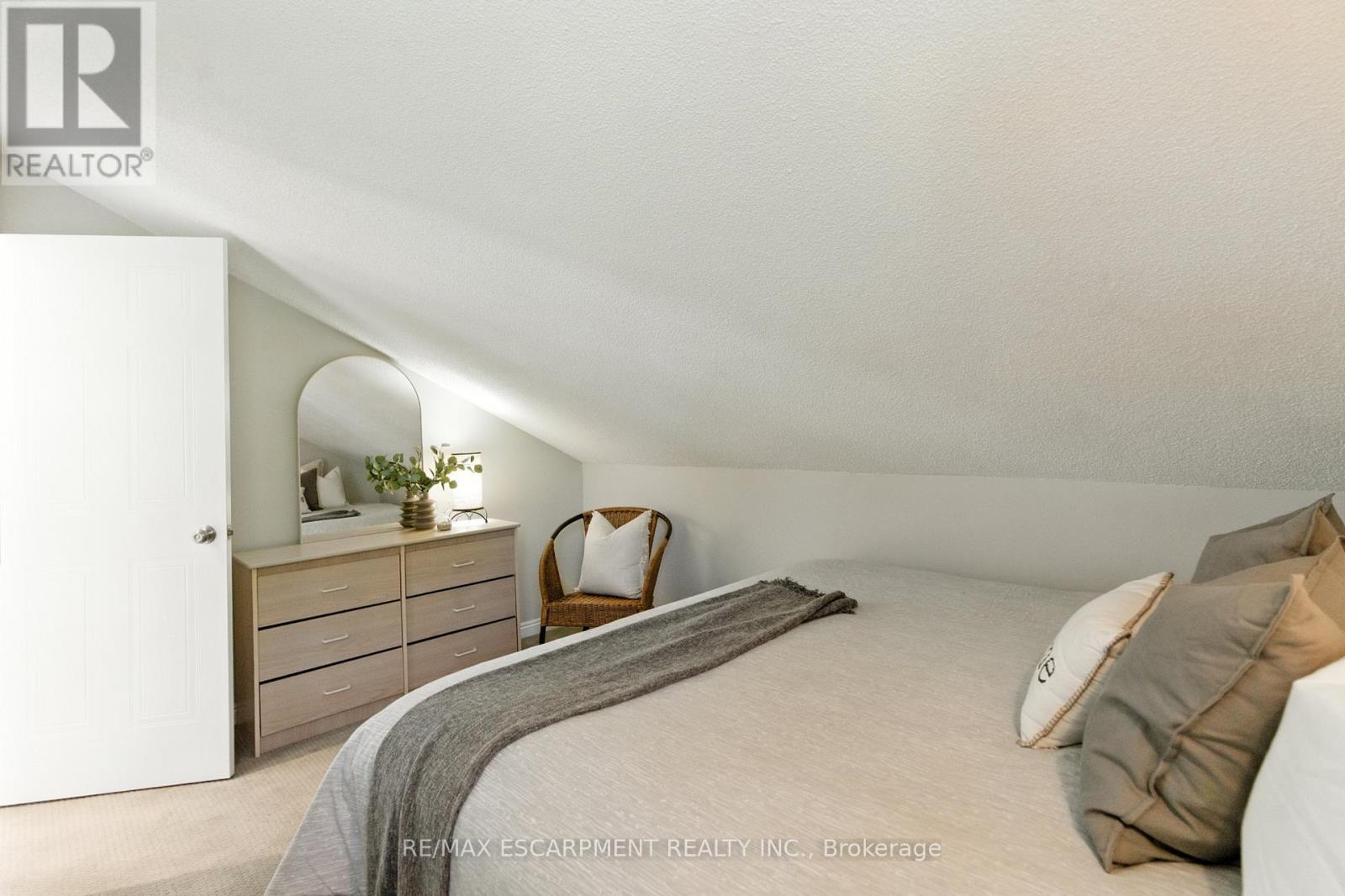 115 Pioneer Lane, Blue Mountains, Ontario  L9Y 0M6 - Photo 23 - X12825470