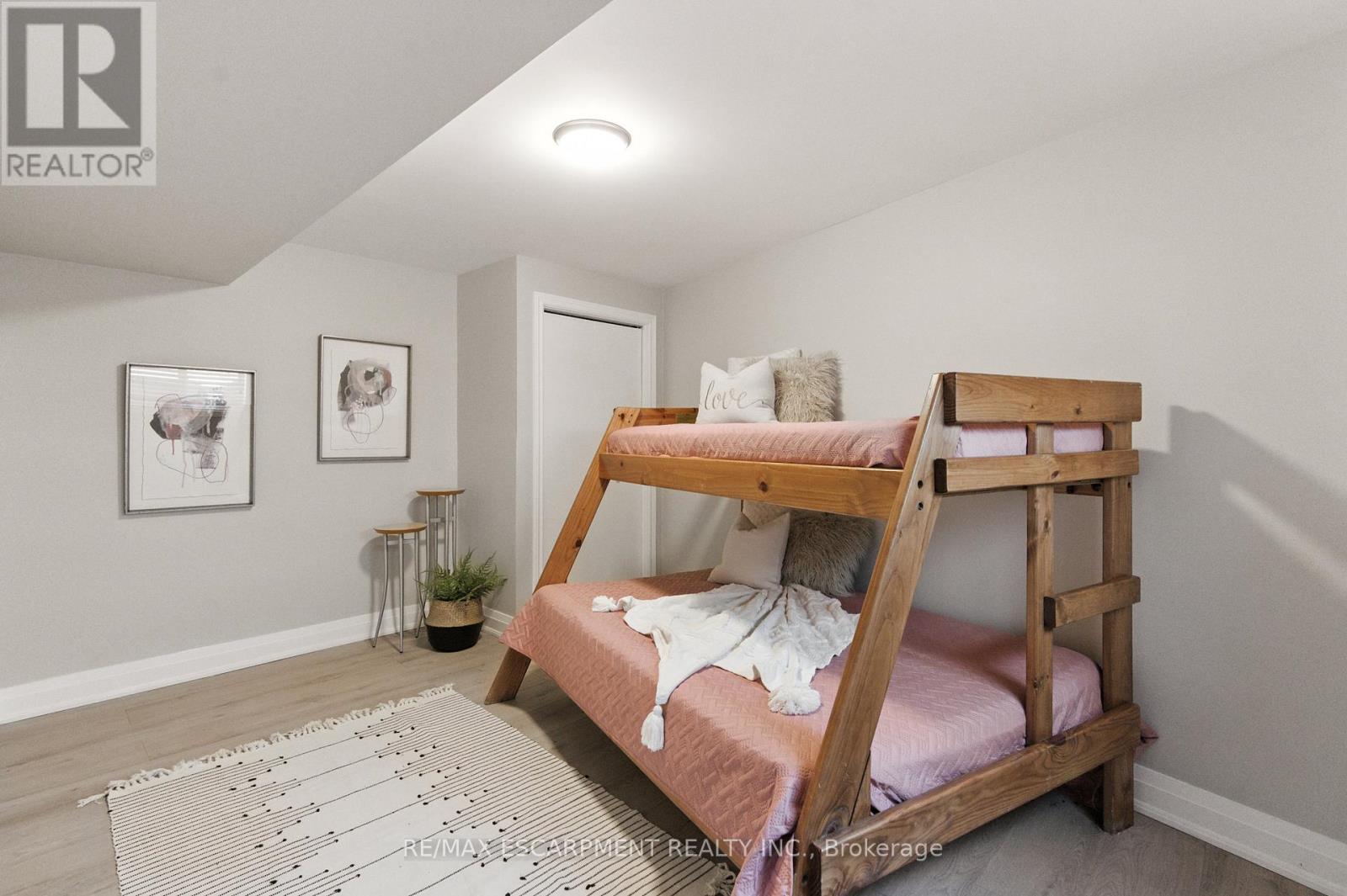 115 Pioneer Lane, Blue Mountains, Ontario  L9Y 0M6 - Photo 32 - X12825470