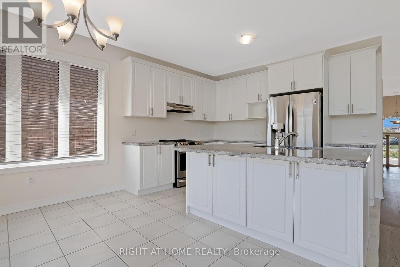 19 Robarts Drive, Hamilton (Ancaster), Ontario  L9K 0H5 - Photo 16 - X12825492