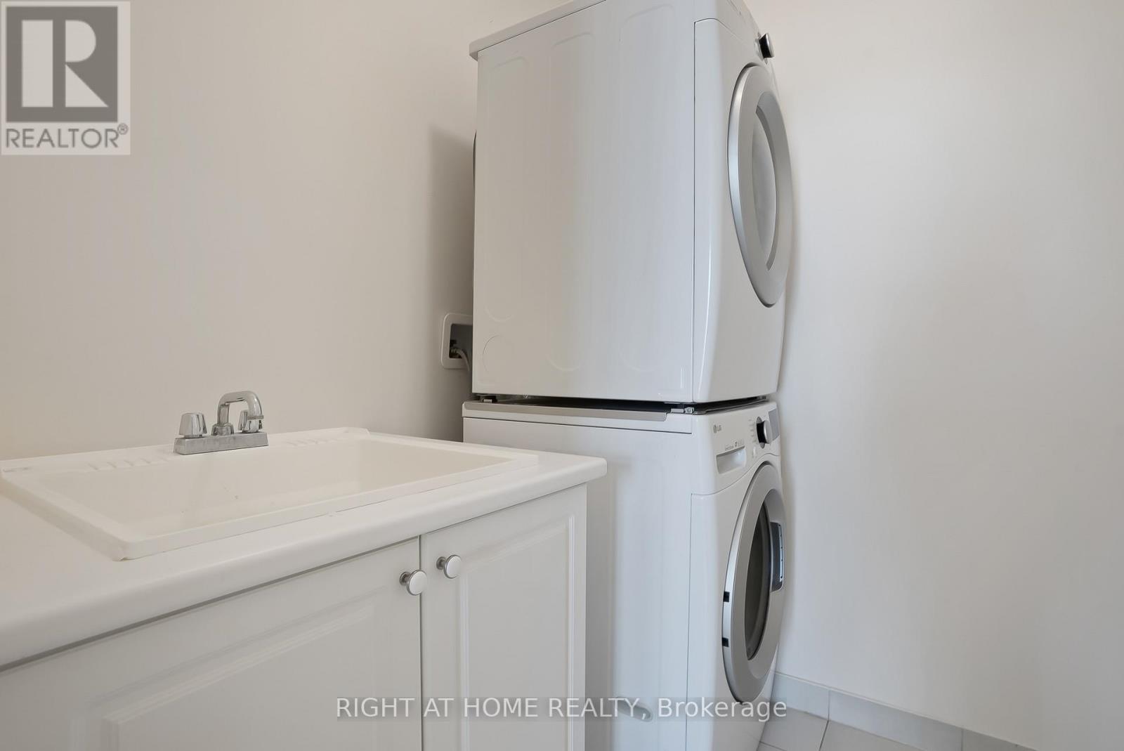 19 Robarts Drive, Hamilton (Ancaster), Ontario  L9K 0H5 - Photo 35 - X12825492