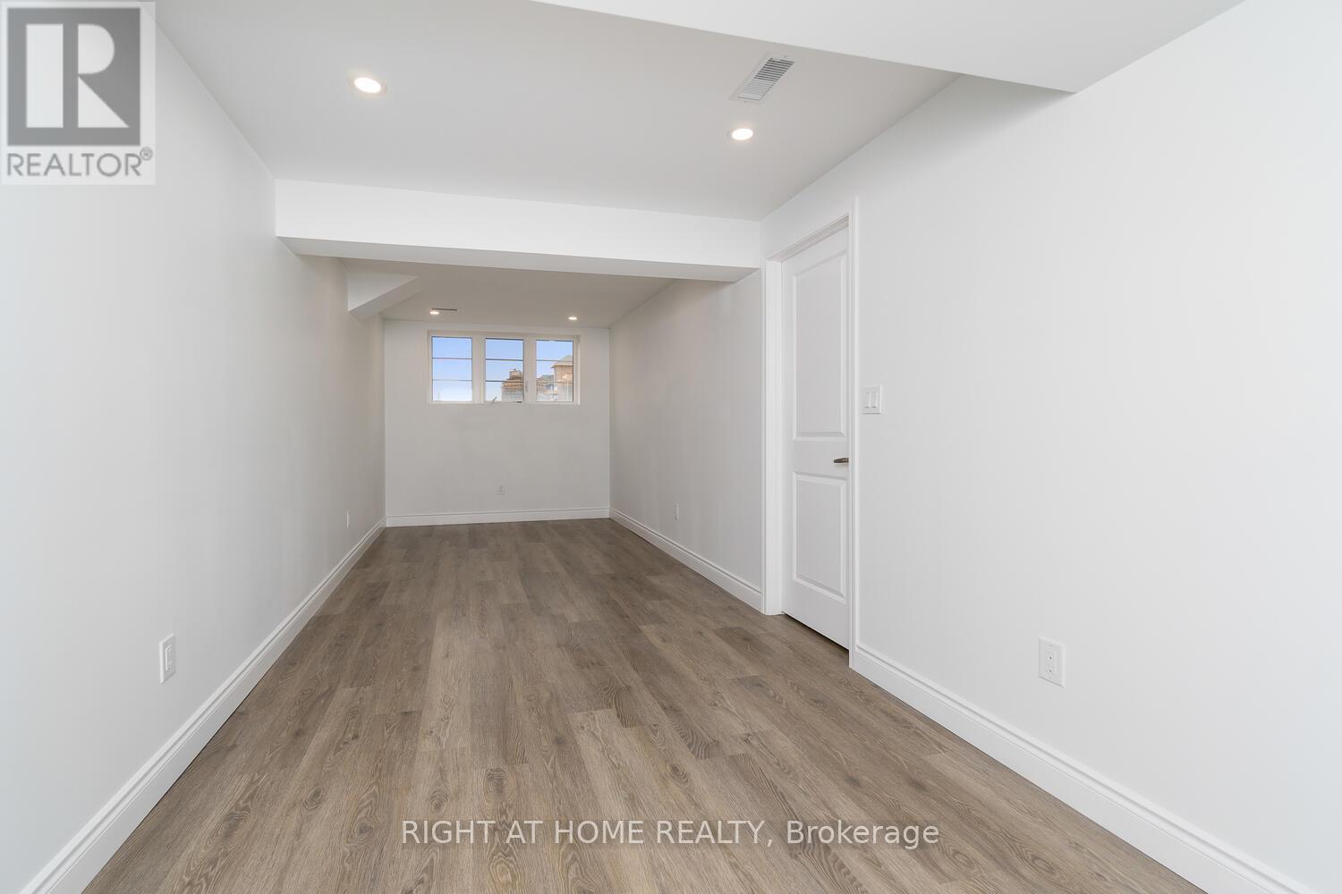 19 Robarts Drive, Hamilton (Ancaster), Ontario  L9K 0H5 - Photo 46 - X12825492