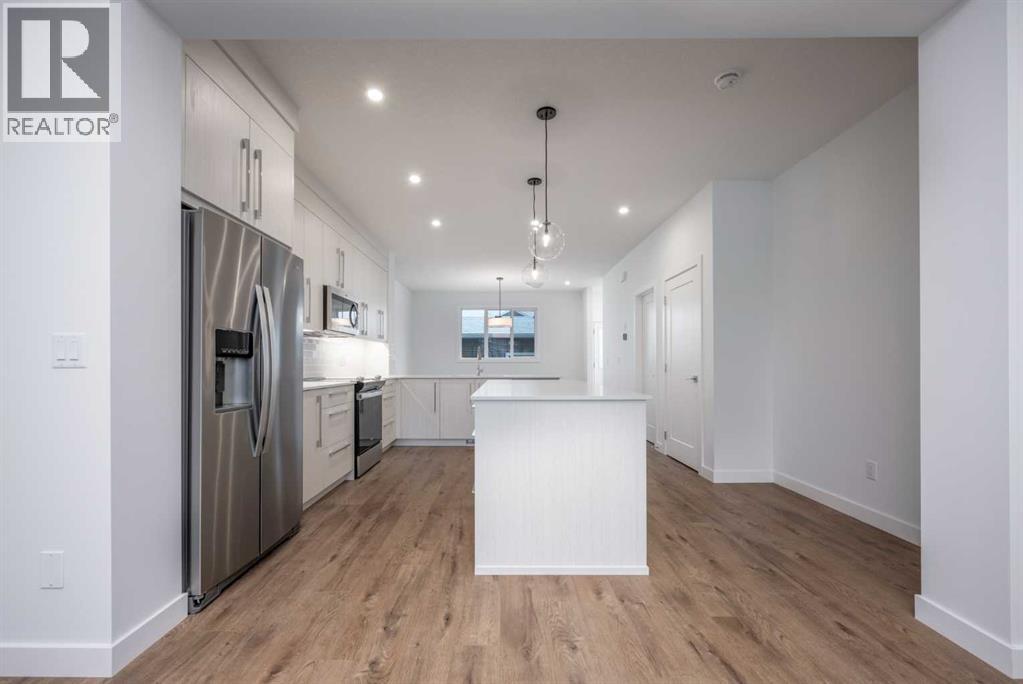 1020 West Lakeview Drive, Chestermere, Alberta T1X 2T3 - Photo 4 - A2286457