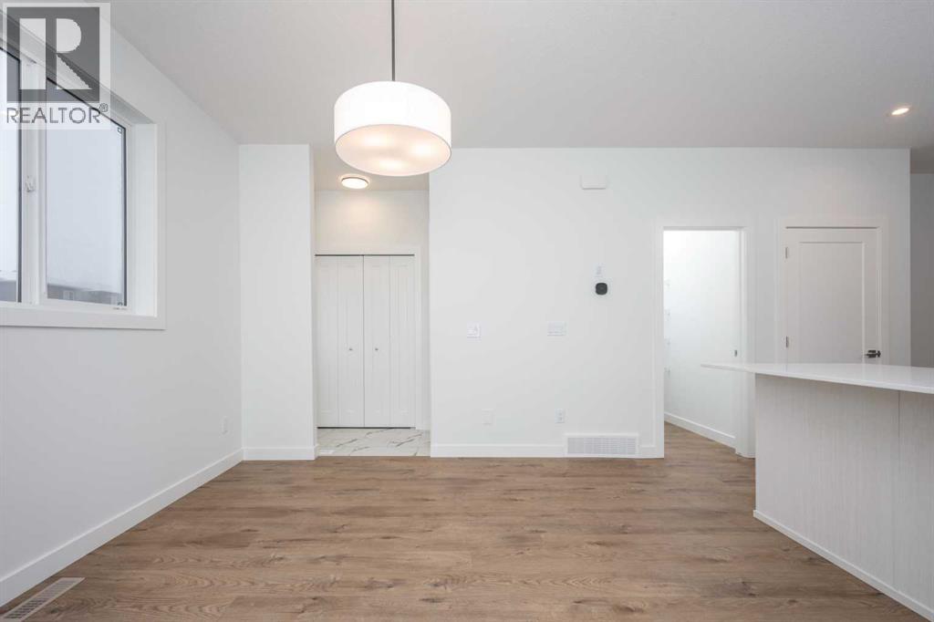 1020 West Lakeview Drive, Chestermere, Alberta T1X 2T3 - Photo 11 - A2286457