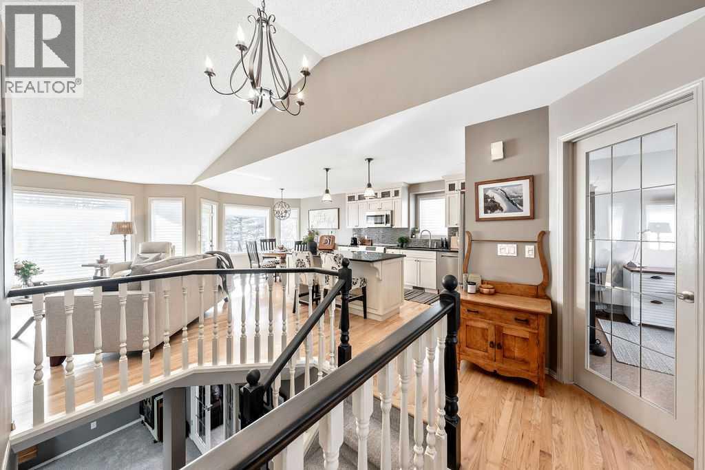 10 Bow Point, Cochrane, Alberta  T4C 1M8 - Photo 5 - A2287528