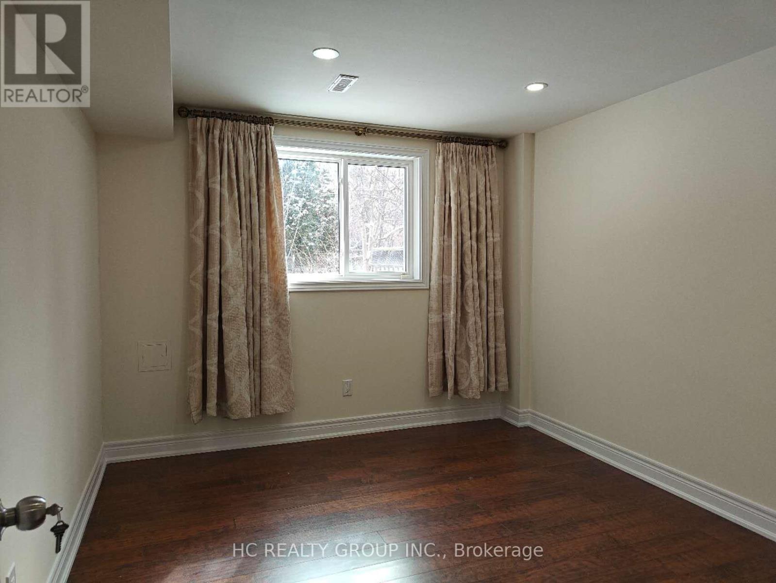 Basement 4 Pine Bough Manor, Richmond Hill, Ontario  L4S 1A4 - Photo 9 - N12825530