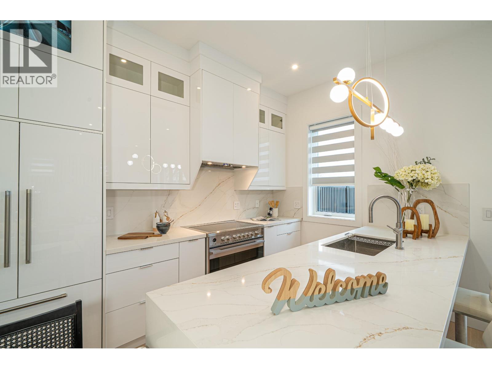 Listing Picture 9 of 28 : 748 E 47TH AVENUE, Vancouver / 溫哥華 - 魯藝地產 Yvonne Lu Group - MLS Medallion Club Member