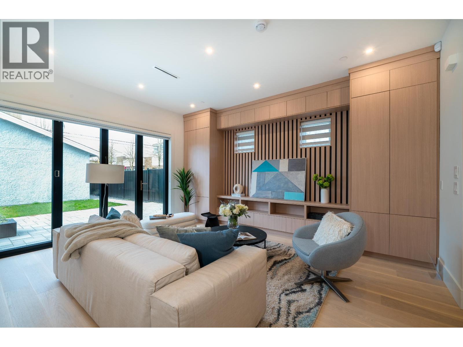 Listing Picture 5 of 28 : 748 E 47TH AVENUE, Vancouver / 溫哥華 - 魯藝地產 Yvonne Lu Group - MLS Medallion Club Member