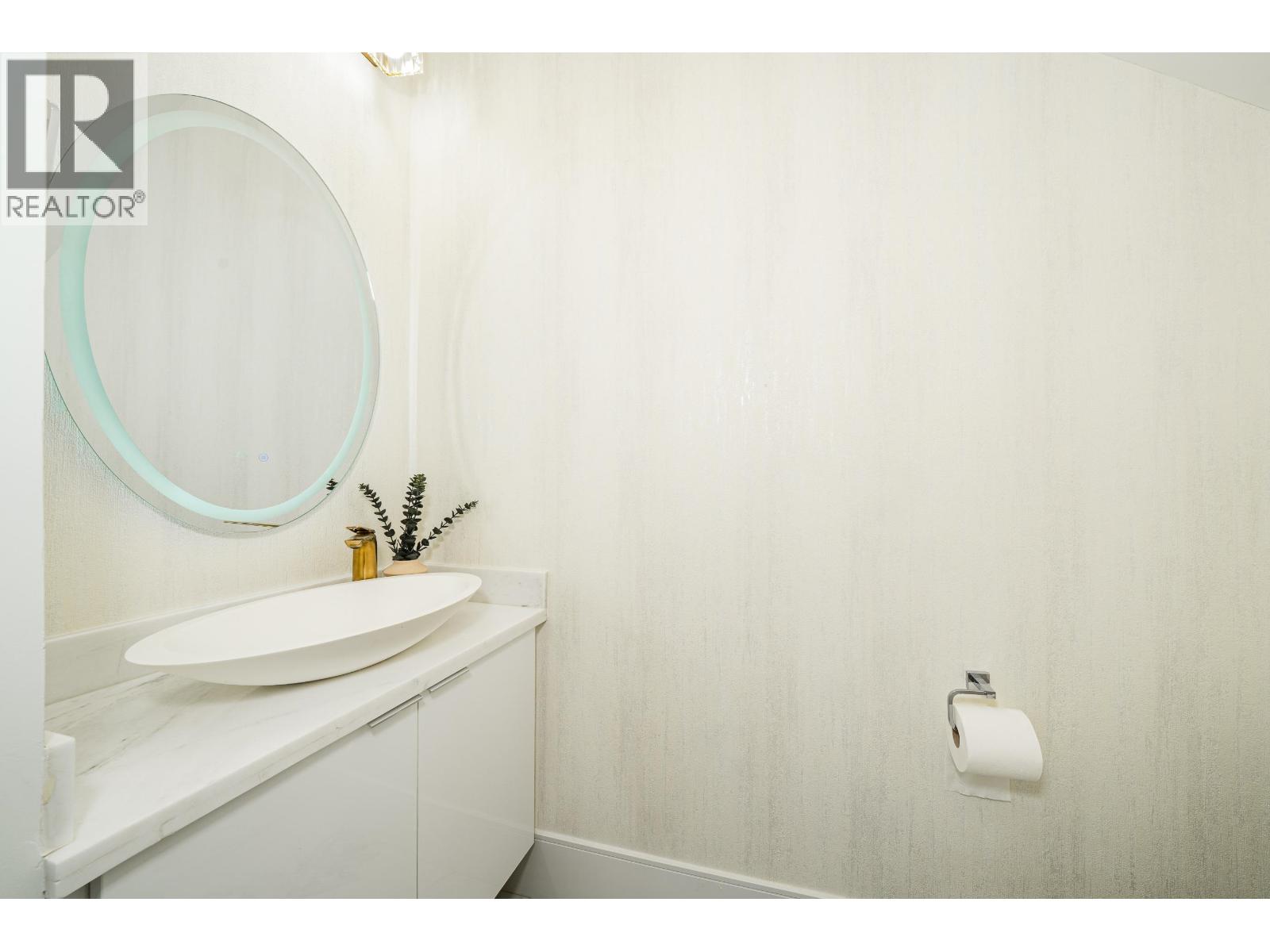 Listing Picture 14 of 28 : 748 E 47TH AVENUE, Vancouver / 溫哥華 - 魯藝地產 Yvonne Lu Group - MLS Medallion Club Member