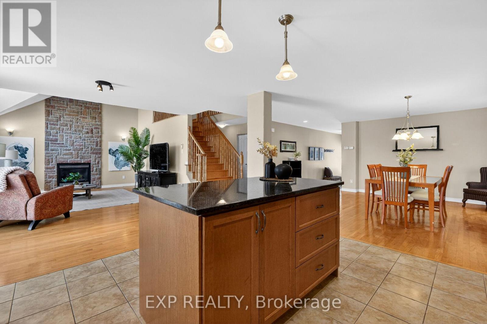 32 Olde Towne. Avenue, Russell, Ontario  K4R 0A5 - Photo 12 - X12825550