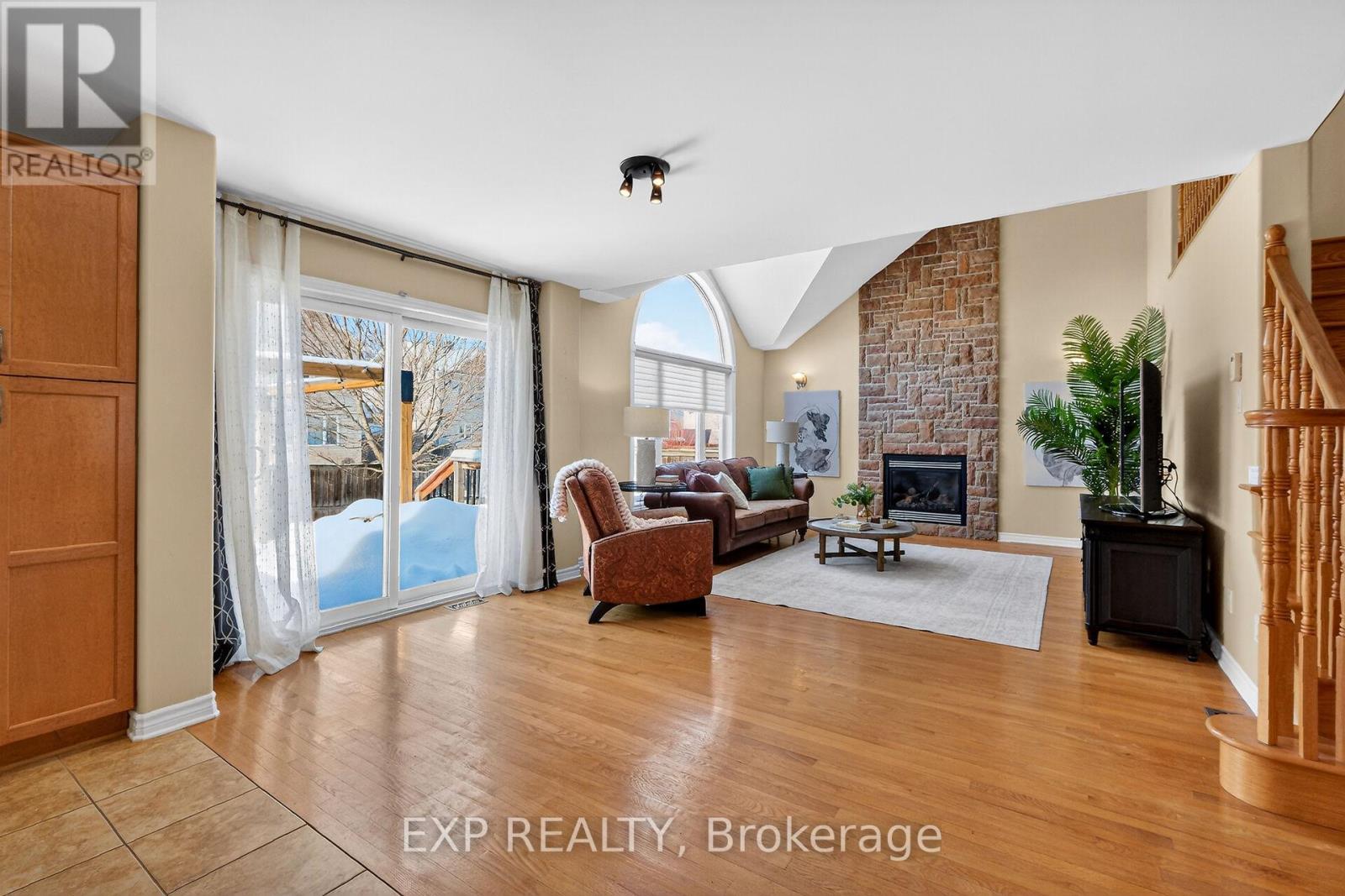 32 Olde Towne. Avenue, Russell, Ontario  K4R 0A5 - Photo 3 - X12825550