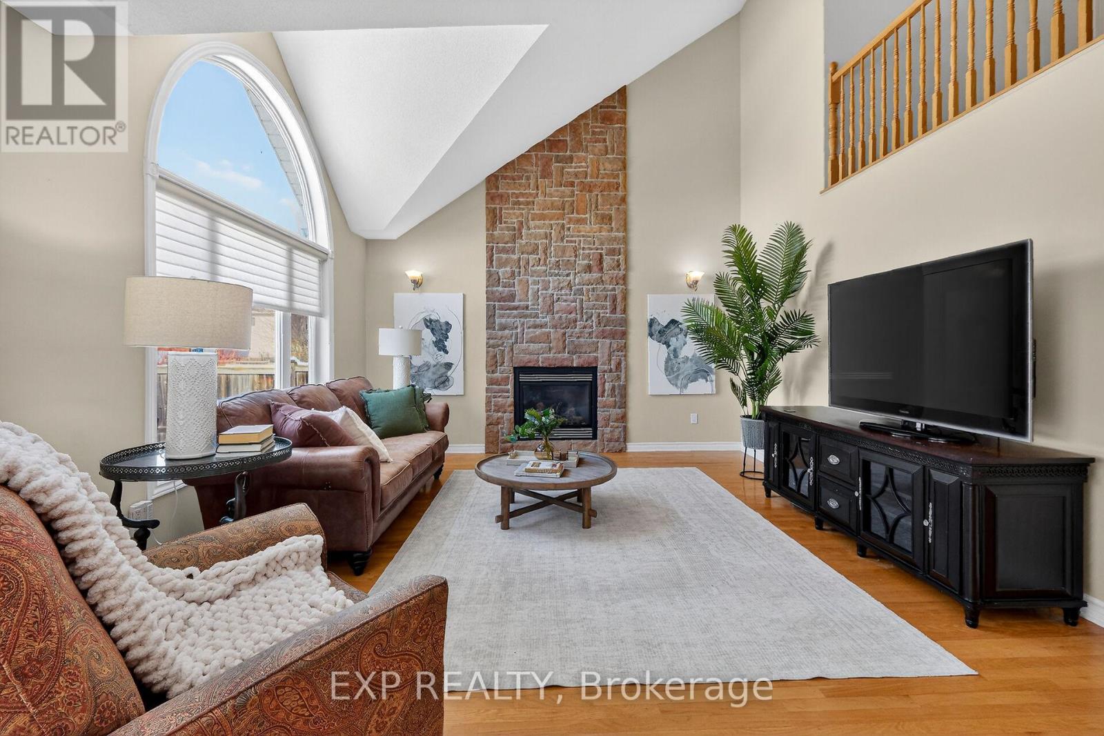 32 Olde Towne. Avenue, Russell, Ontario  K4R 0A5 - Photo 4 - X12825550