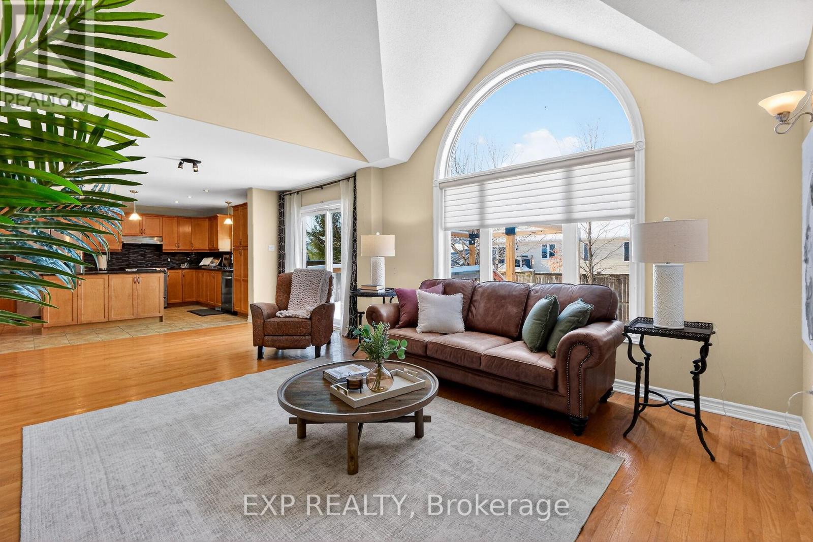 32 Olde Towne. Avenue, Russell, Ontario  K4R 0A5 - Photo 5 - X12825550